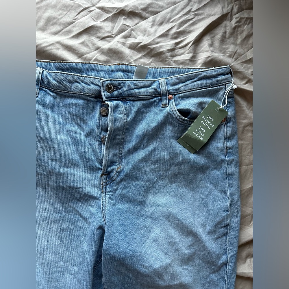Womens H&M mom jeans. NWT